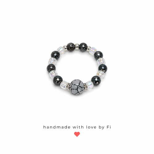 Black onyx and crackle agate stretch ring handmade by Fi